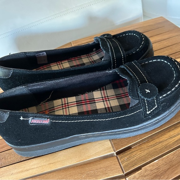 Rocket Dog Black Flats with Moccasin Stitching - Picture 3 of 7